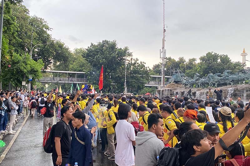 Ribuan Mahasiswa Turun ke Jalan Ikuti Aksi Indonesia Gelap - Bagian 2