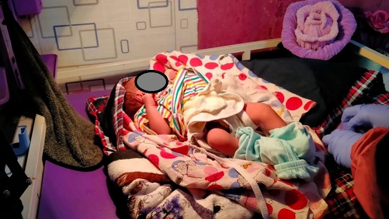 title Bandung Geger, Bayi Perempuan Baru Lahir Ditemukan Warga di Depan Ruko Bandung Geger, Bayi Perempuan Baru Lahir Ditemukan Warga di Depan Ruko