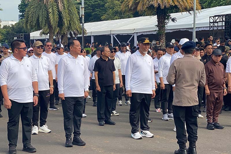 Ratusan Kepala Daerah Latihan Baris-berbaris Sebelum Retreat di Akmil - Bagian 2