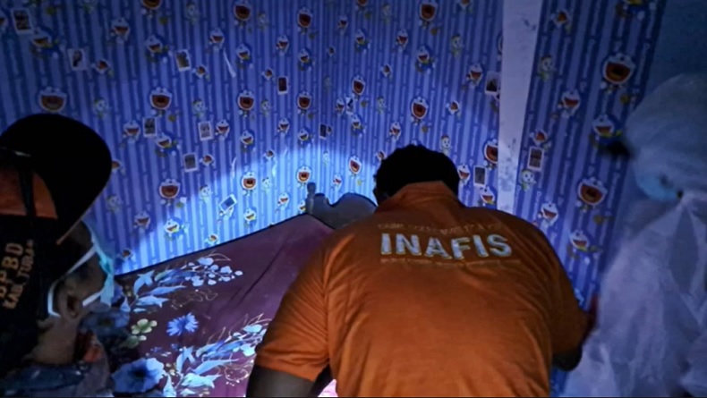 Kronologi Penemuan Mayat Wanita di Kolong Tempat Tidur, Warga Cium Aroma Tak Sedap