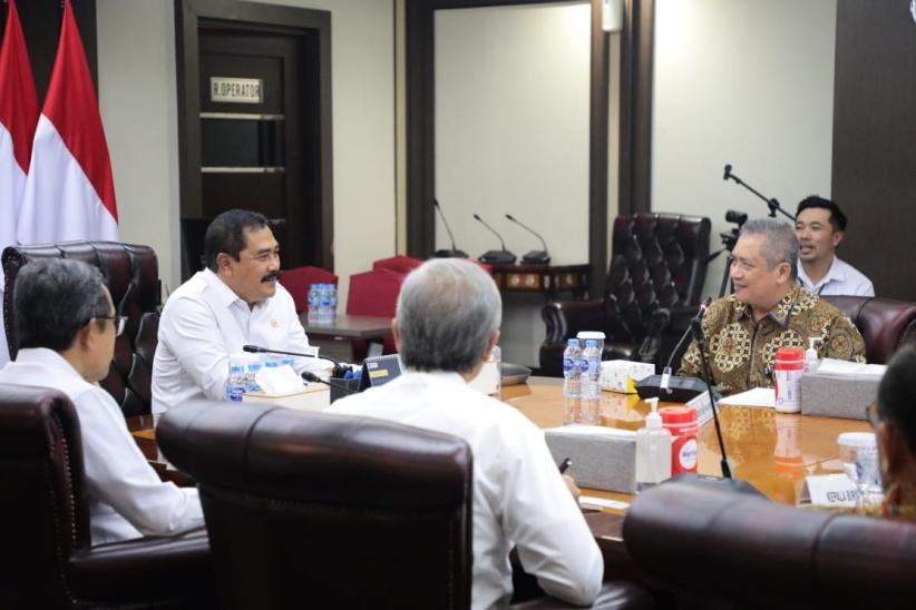 Penyerahan Manfaat Pensiun dan THT kepada Menteri Agus Andrianto - Bagian 3