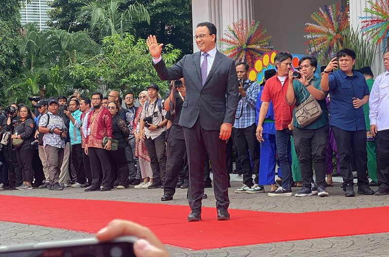 Kompak, Begini Gaya Ahok dan Anies Ikut Sambut Pram-Doel di Balai Kota Jakarta - Bagian 5