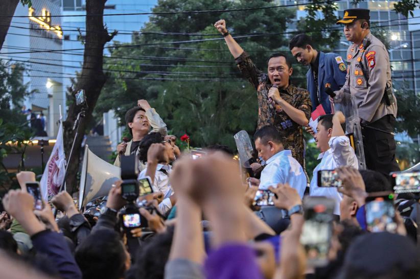 Ribuan Mahasiswa Kembali Turun Aksi Indonesia Gelap - Bagian 6