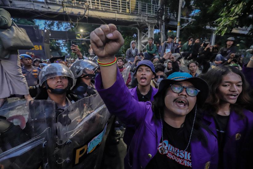 Ribuan Mahasiswa Kembali Turun Aksi Indonesia Gelap - Bagian 1