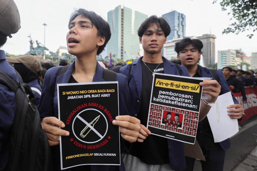 Ribuan Mahasiswa Kembali Turun Aksi Indonesia Gelap - Bagian 4