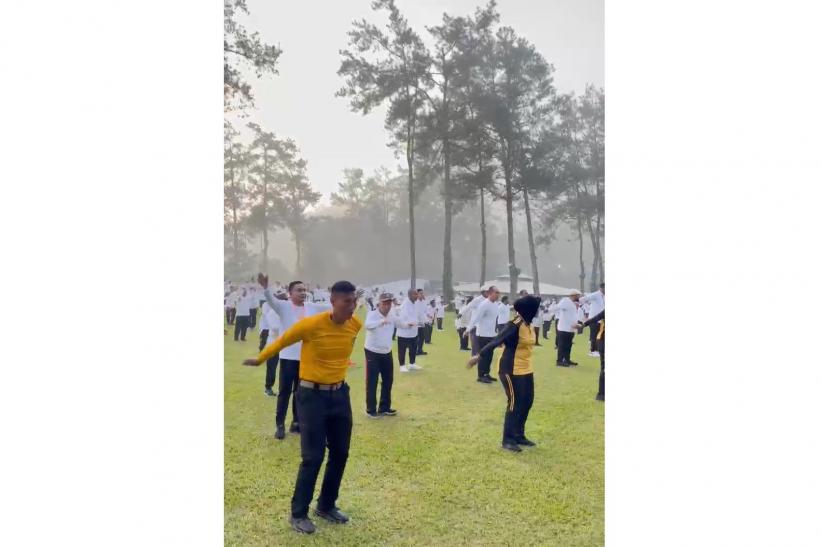 Penuh Semangat! Kepala Daerah Senam Pagi saat Retreat di Akmil Magelang - Bagian 4