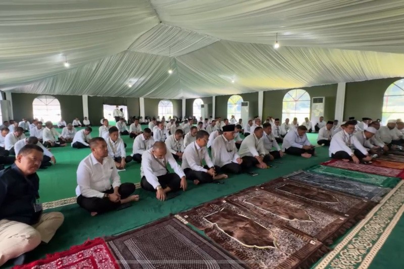 Awali Hari Ketiga Retret di Akmil, Kepala Daerah Khidmat Jalani Ibadah - Bagian 1