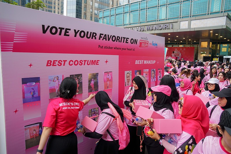 1.500 Peserta Berkostum Pink Ikuti Ajang Lari 5K - Bagian 5