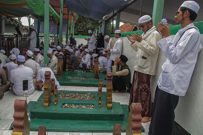 Ribuan Orang Ikuti Puncak Ziarah Kubro Jelang Bulan Ramadan 1446 H - Bagian 4