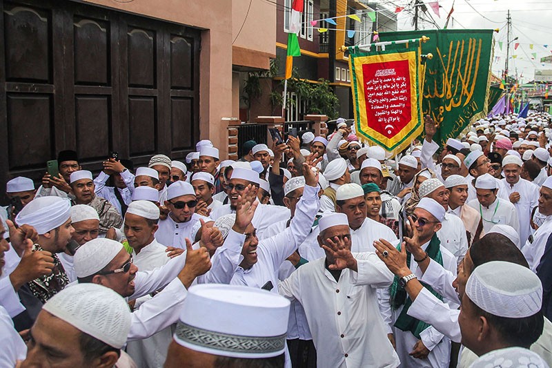 Ribuan Orang Ikuti Puncak Ziarah Kubro Jelang Bulan Ramadan 1446 H - Bagian 2