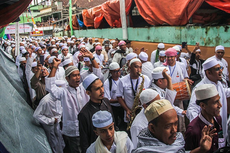 Ribuan Orang Ikuti Puncak Ziarah Kubro Jelang Bulan Ramadan 1446 H - Bagian 5