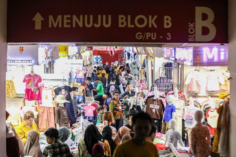 Berburu Baju Muslim untuk Kebutuhan Ramadan di Pasar Tanah Abang - Bagian 3