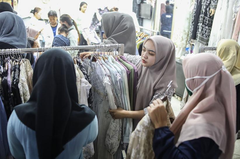 Berburu Baju Muslim untuk Kebutuhan Ramadan di Pasar Tanah Abang - Bagian 5
