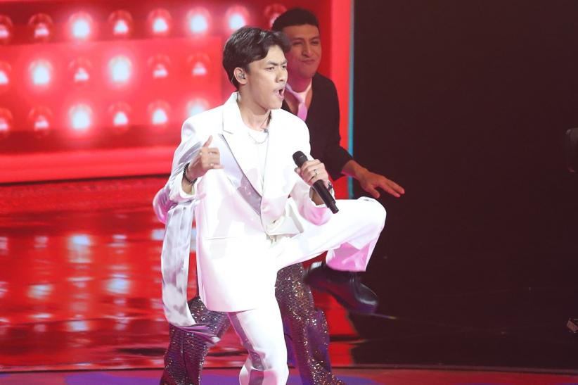 Bawa Lagu Bujangan, Kenriz Tampil Energik di Spektakuler Show 5 Indonesian Idol - Bagian 4