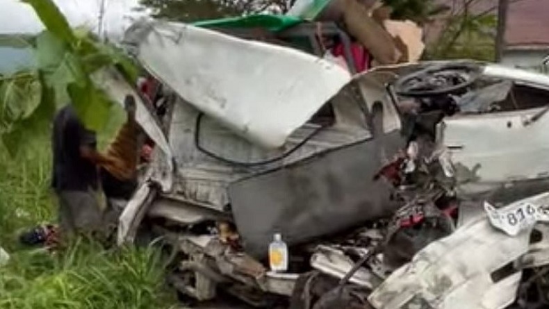 title Kecelakaan Maut Mobil Pikap dan Truk di Tuyat Bolmong, 3 Orang Tewas 6 Luka-luka Kecelakaan Maut Mobil Pikap dan Truk di Tuyat Bolmong, 3 Orang Tewas 6 Luka-luka