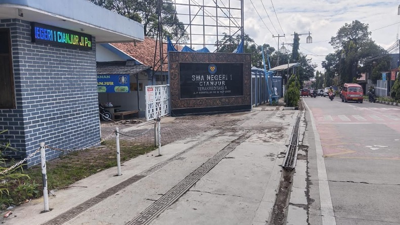 title Nekat Gelar Study Tour ke Bali, Kepala SMAN 1 Cianjur Dinonaktifkan Nekat Gelar Study Tour ke Bali, Kepala SMAN 1 Cianjur Dinonaktifkan
