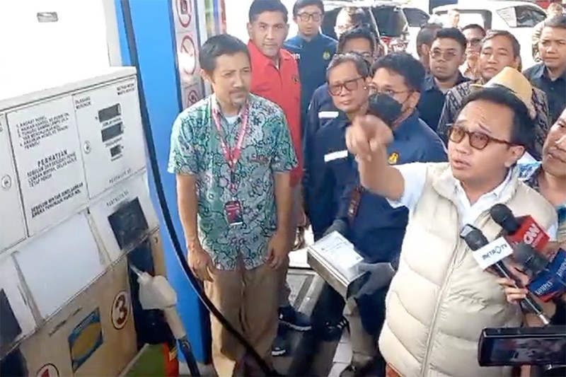 Respons Dugaan Pertamax Oplosan, Anggota DPR Sidak SPBU - Bagian 2