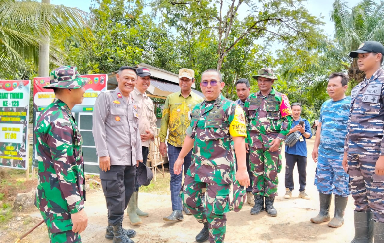 title Evaluasi TMMD ke-123 Kotabaru, Tim Wasev Irjenad TNI AD Kunjungi Desa Talusi Evaluasi TMMD ke-123 Kotabaru, Tim Wasev Irjenad TNI AD Kunjungi Desa Talusi