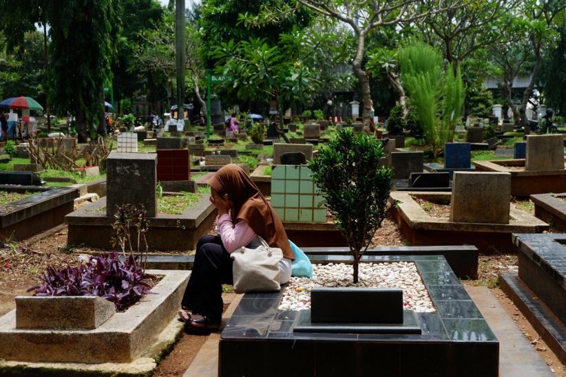 Ziarah ke TPU Menteng Pulo Jelang Ramadan - Bagian 5