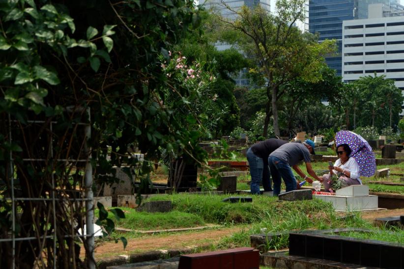 Ziarah ke TPU Menteng Pulo Jelang Ramadan - Bagian 3
