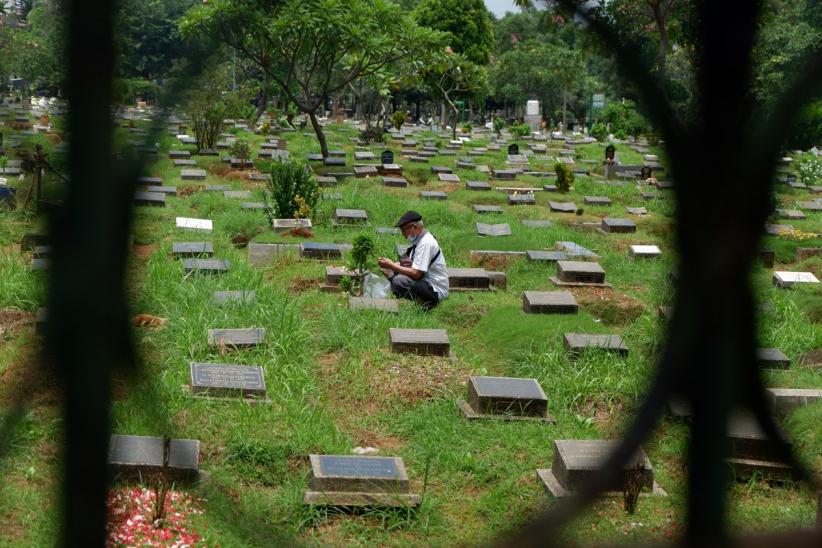 Ziarah ke TPU Menteng Pulo Jelang Ramadan - Bagian 4