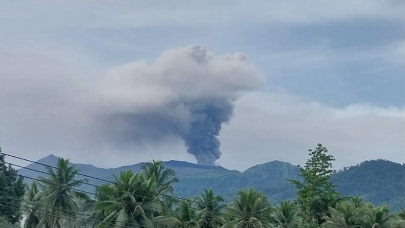 Gunung Dukono Halmahera Utara Erupsi, Luncurkan Abu Vulkanik 1.900 Meter