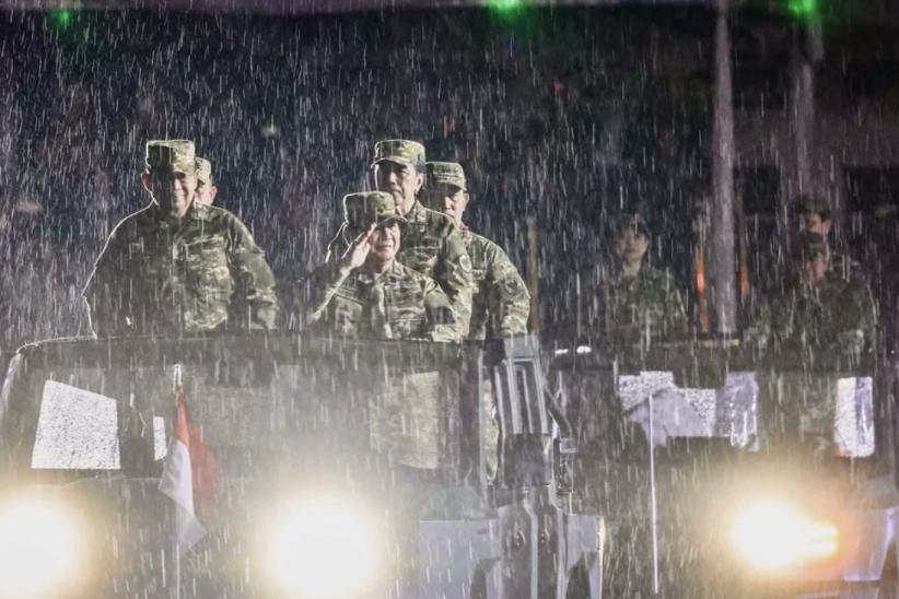 Potret Presiden Prabowo, SBY dan Jokowi Berseragam Militer di Tengah Guyuran Hujan - Bagian 1