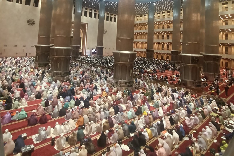 Suasana Sholat Tarawih Pertama Bulan Ramadhan 1446 H di Masjid Istiqlal - Bagian 4
