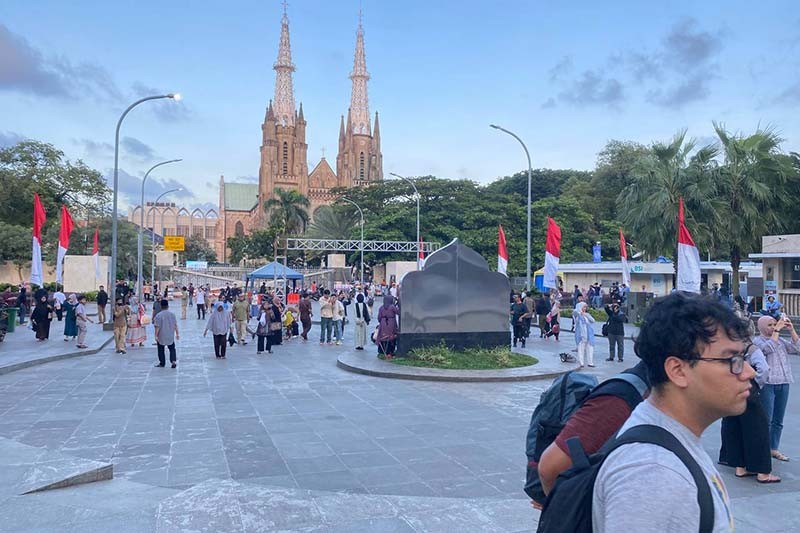 Ribuan Warga Berdatangan ke Masjid Istiqlal untuk Berbuka Puasa - Bagian 5