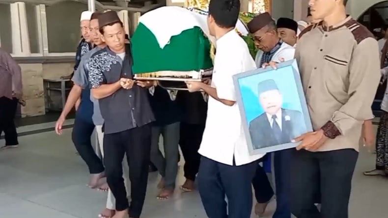 title Kabar Duka, Mantan Bupati Bangka Tarmizi Saat Meninggal Dunia Kabar Duka, Mantan Bupati Bangka Tarmizi Saat Meninggal Dunia