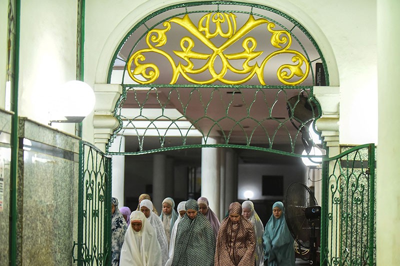 Umat Muslim Kota Palembang Khusyuk Sholat Tarawih Perdana Ramadhan 1446 H - Bagian 2