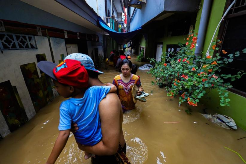 Potret Permukiman Warga Kebon Pala Masih Terendam Banjir Setinggi 2 Meter - Bagian 4