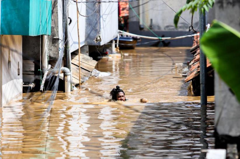Perjuangan Warga Pejaten Timur Menyelamatkan Diri dari Banjir - Bagian 2