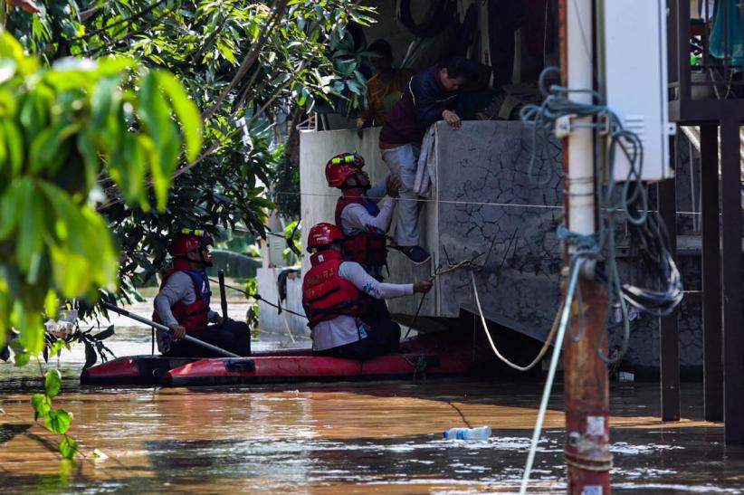 Perjuangan Warga Pejaten Timur Menyelamatkan Diri dari Banjir - Bagian 7