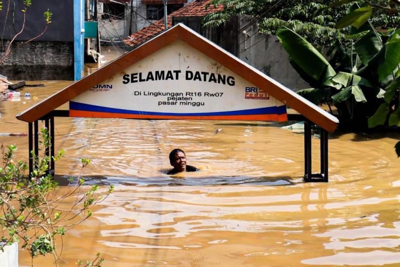 Perjuangan Warga Pejaten Timur Menyelamatkan Diri dari Banjir - Bagian 1