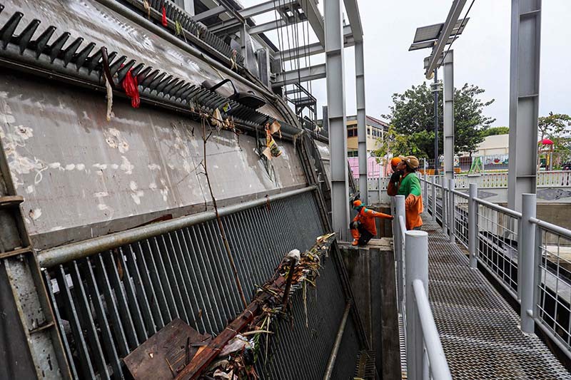 Jakarta Banjir, Wagub Rano Karno Cek Sodetan Kali Ciliwung - Bagian 4