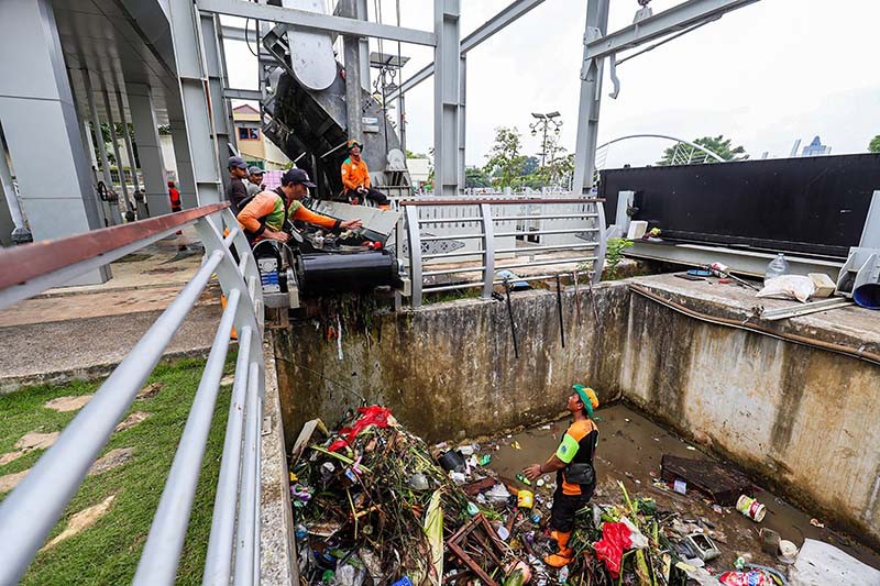 Jakarta Banjir, Wagub Rano Karno Cek Sodetan Kali Ciliwung - Bagian 3