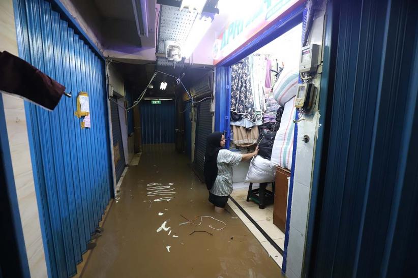 Penampakan Pasar Cipulir Terendam Banjir - Bagian 5