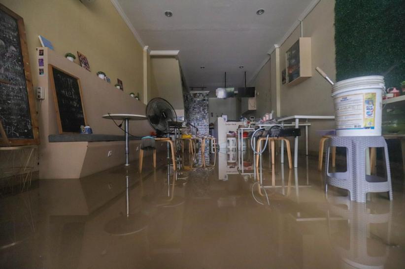 Pertokoan Elite Bekasi Kebanjiran, Pengusaha Rugi Besar - Bagian 2