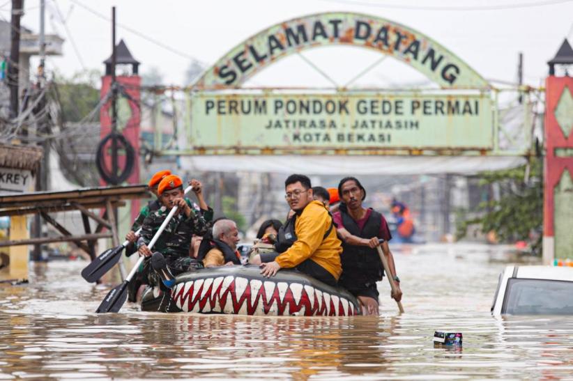 Penampakan Perumahan Pondok Gede Terendam Banjir 4 Meter - Bagian 2