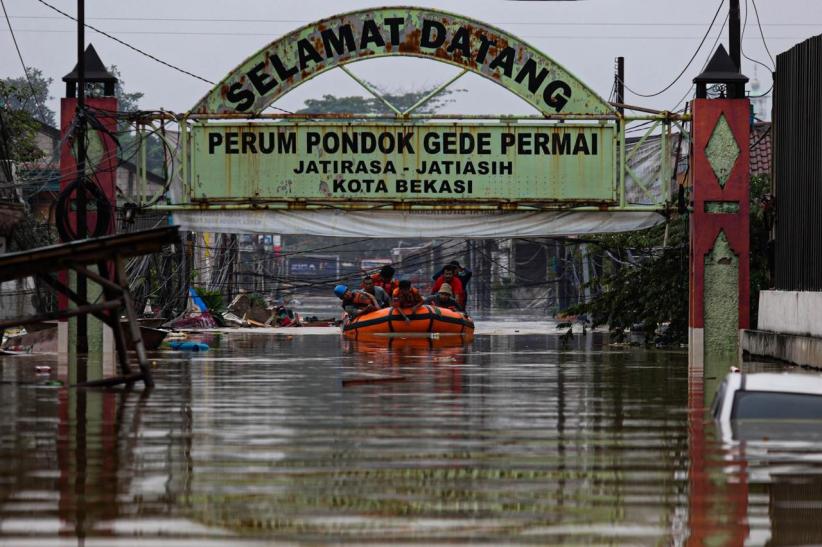 Penampakan Perumahan Pondok Gede Terendam Banjir 4 Meter - Bagian 1