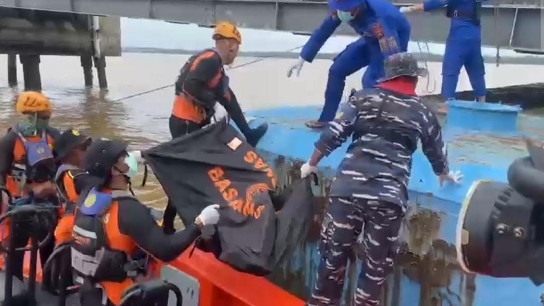 title 2 Jenazah Korban Kapal Tabrakan di Perairan Tanjab Timur Ditemukan Mengapung 2 Jenazah Korban Kapal Tabrakan di Perairan Tanjab Timur Ditemukan Mengapung