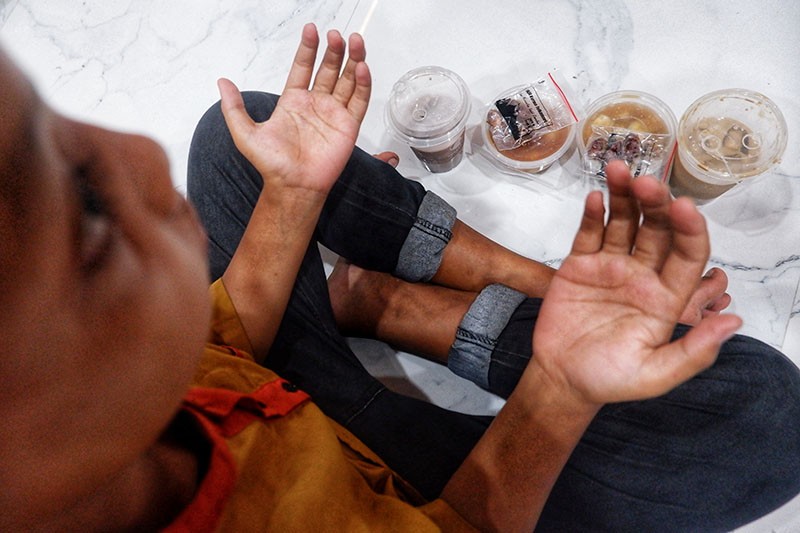 Antre Takjil Gratis di Masjid Al Markaz Al Islami Makassar - Bagian 3