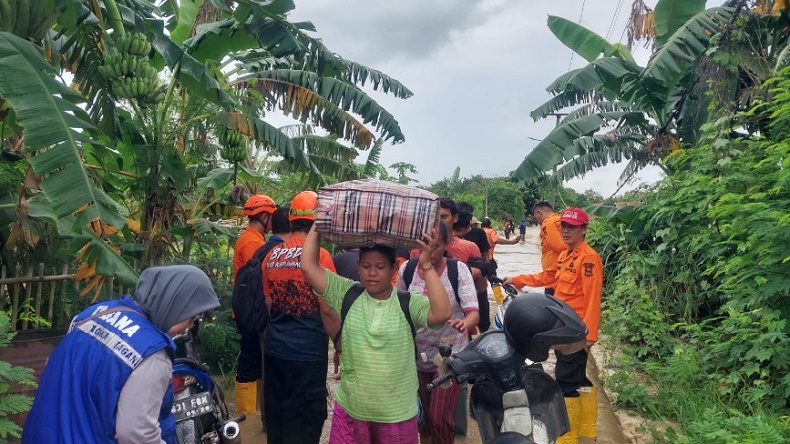 title Banjir Setinggi 2 Meter Rendam Karawang, 10.180 Jiwa Terdampak Banjir Setinggi 2 Meter Rendam Karawang, 10.180 Jiwa Terdampak