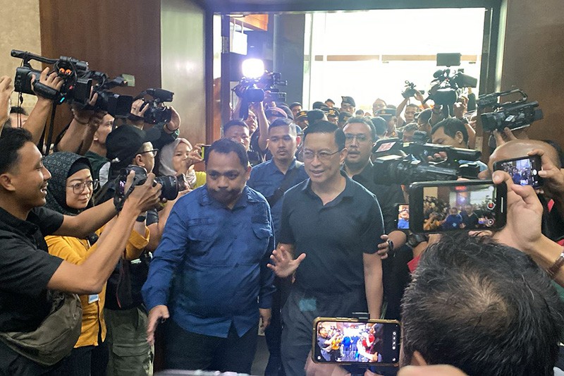 Momen Pertemuan Dua Sahabat Anies dan Tom Lembong di Sidang Korupsi Impor Gula - Bagian 3