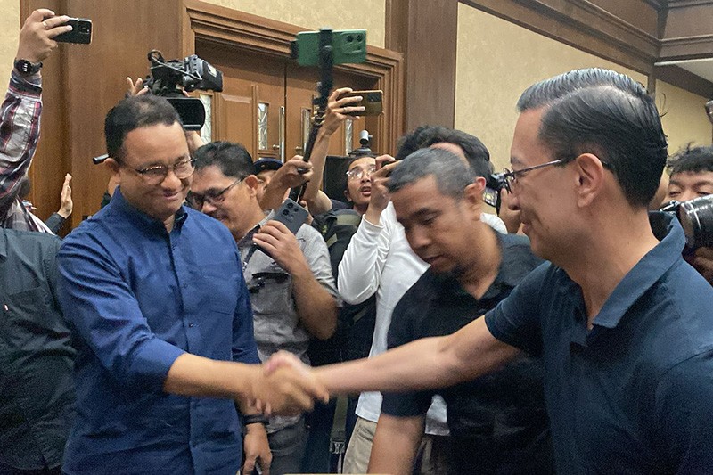Momen Pertemuan Dua Sahabat Anies dan Tom Lembong di Sidang Korupsi Impor Gula - Bagian 2