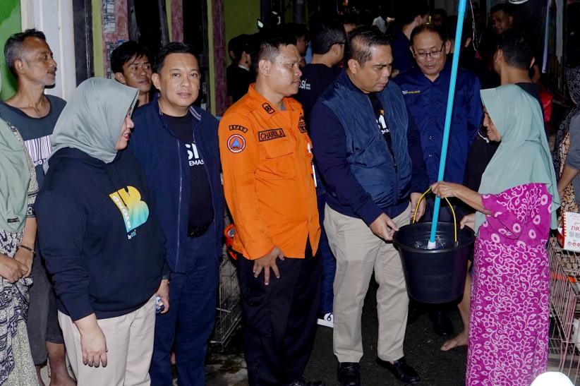 Bantuan Makanan dan Alat Kebersihan untuk Korban Banjir Jabodetabek - Bagian 3