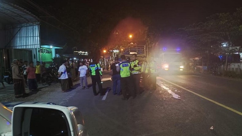 title Kecelakaan di Bojonegoro, 2 Truk dan 1 Bus Tabrakan Beruntun Kecelakaan di Bojonegoro, 2 Truk dan 1 Bus Tabrakan Beruntun