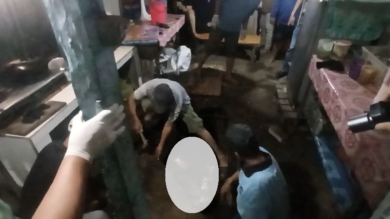 title Penemuan Mayat di Irigasi yang Dicor di Bawah Warung Nasi Gegerkan Warga Pasuruan Penemuan Mayat di Irigasi yang Dicor di Bawah Warung Nasi Gegerkan Warga Pasuruan