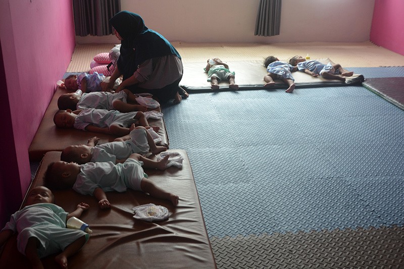 Potret Aktivitas Rumah Anak Surga Merawat Bayi Terlantar - Bagian 2